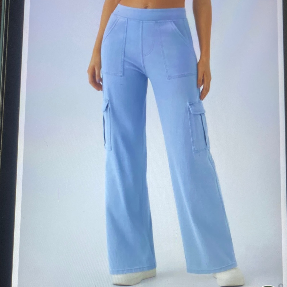 LARGE PETITE.  HALARA MID RISE STRAIGHT LEG CARGO JEANS